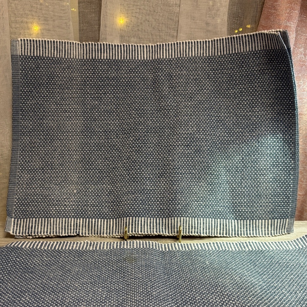 Elegant Blue and White Place Mats: Set of 4 - Picture 5 of 6